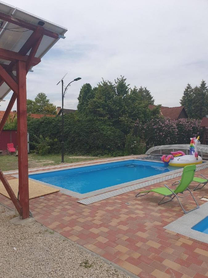 Ponty-Poronty Vendeghaz Hotel Nagybaracska Exterior photo