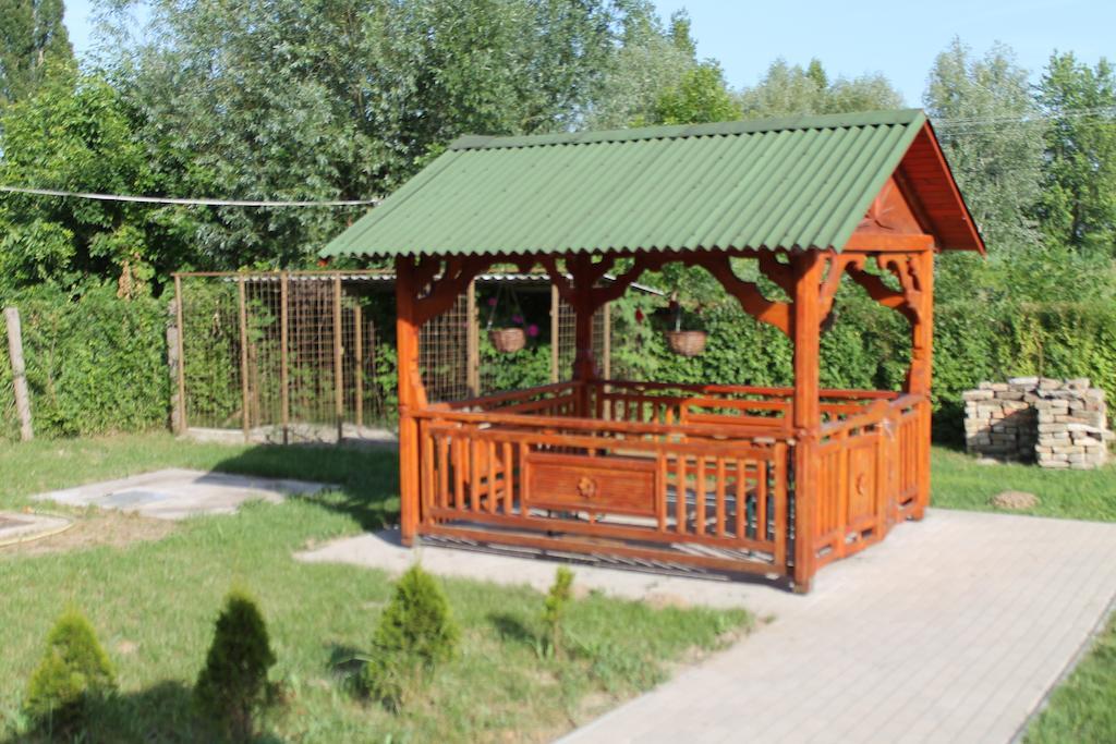 Ponty-Poronty Vendeghaz Hotel Nagybaracska Exterior photo